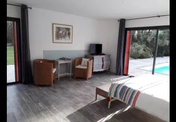 Chambre 'vue piscine'